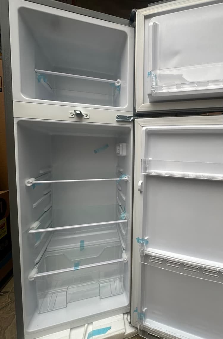 LG 140 litters fridge - Image 1